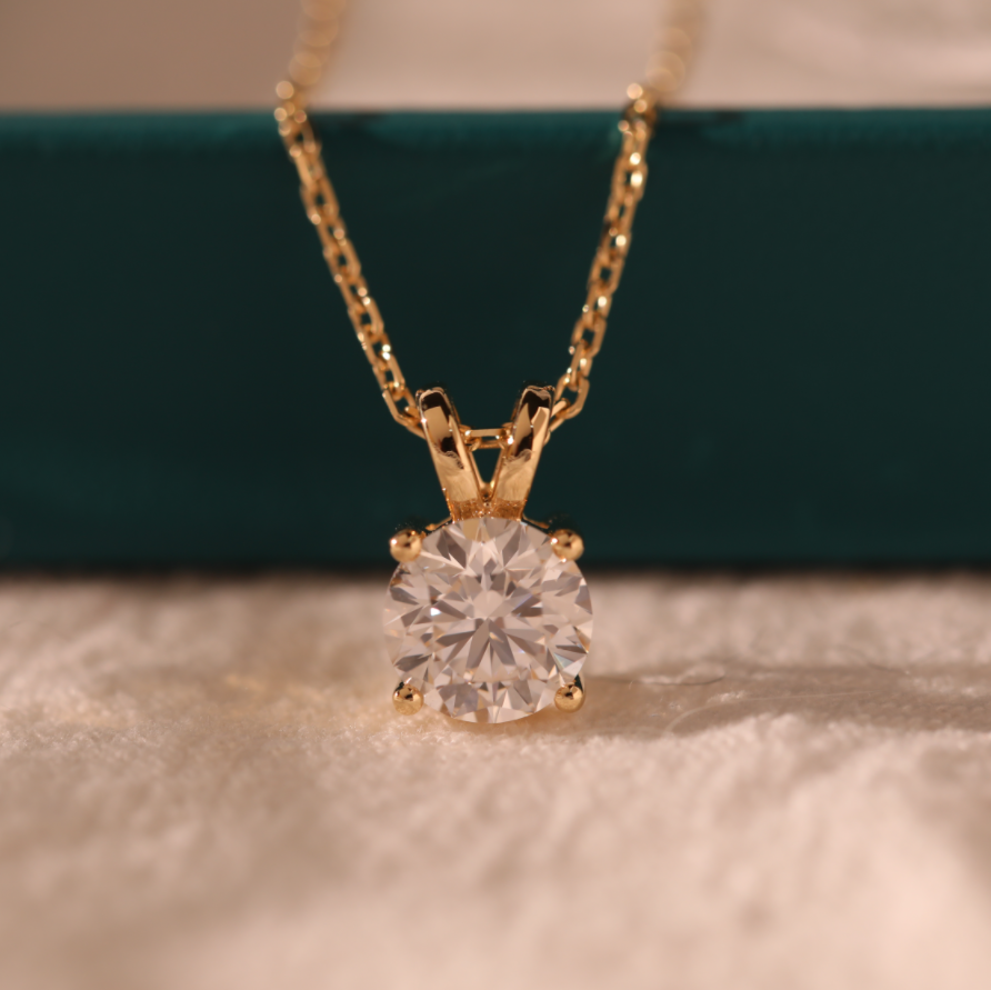Cherished Moments 14K Yellow Gold 1ct Round Lab Diamond 4 Round Prong Basket Necklace (DE/G Color, VS Clarity)