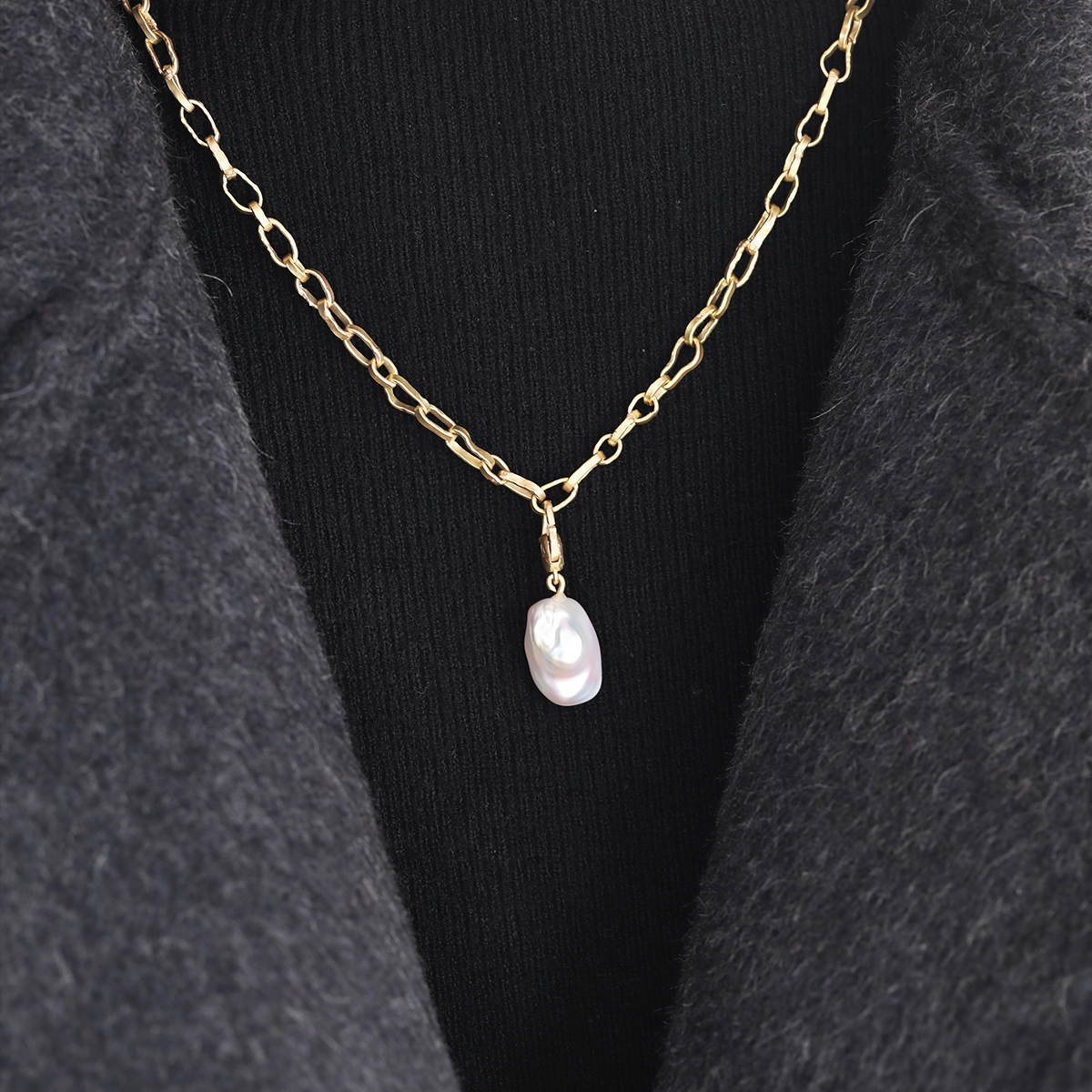 18K Yellow Gold Baroque Pearl Pendant Necklace with Handcrafted Irregular-Shaped Chain