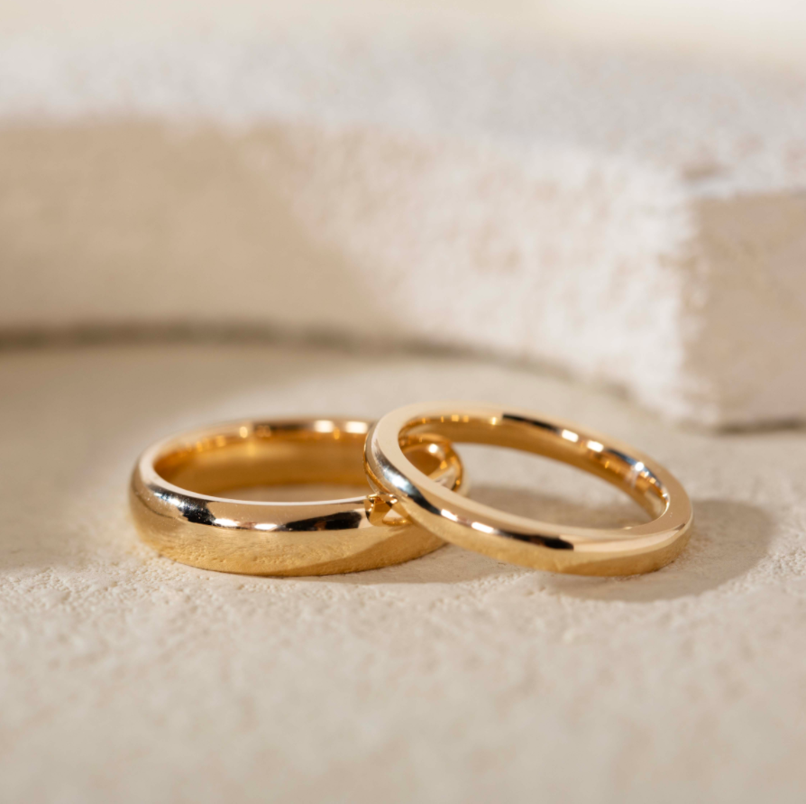 18K Yellow Gold Wedding Band Set