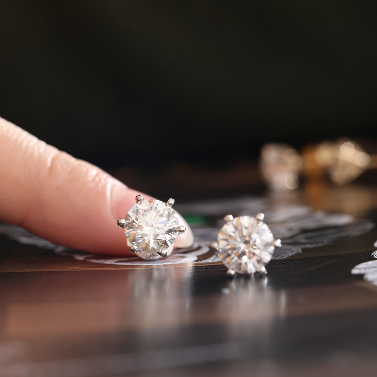 Cherished Moments 2 ct tw Round Cut Lab Diamond 6 Prongs Floral Setting Stud Earrings (DE/G Color, VS Clarity)