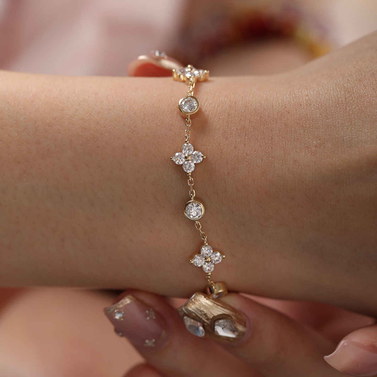 18K Yellow Gold Round Lab Diamond Fancy Shape Station Bracelet