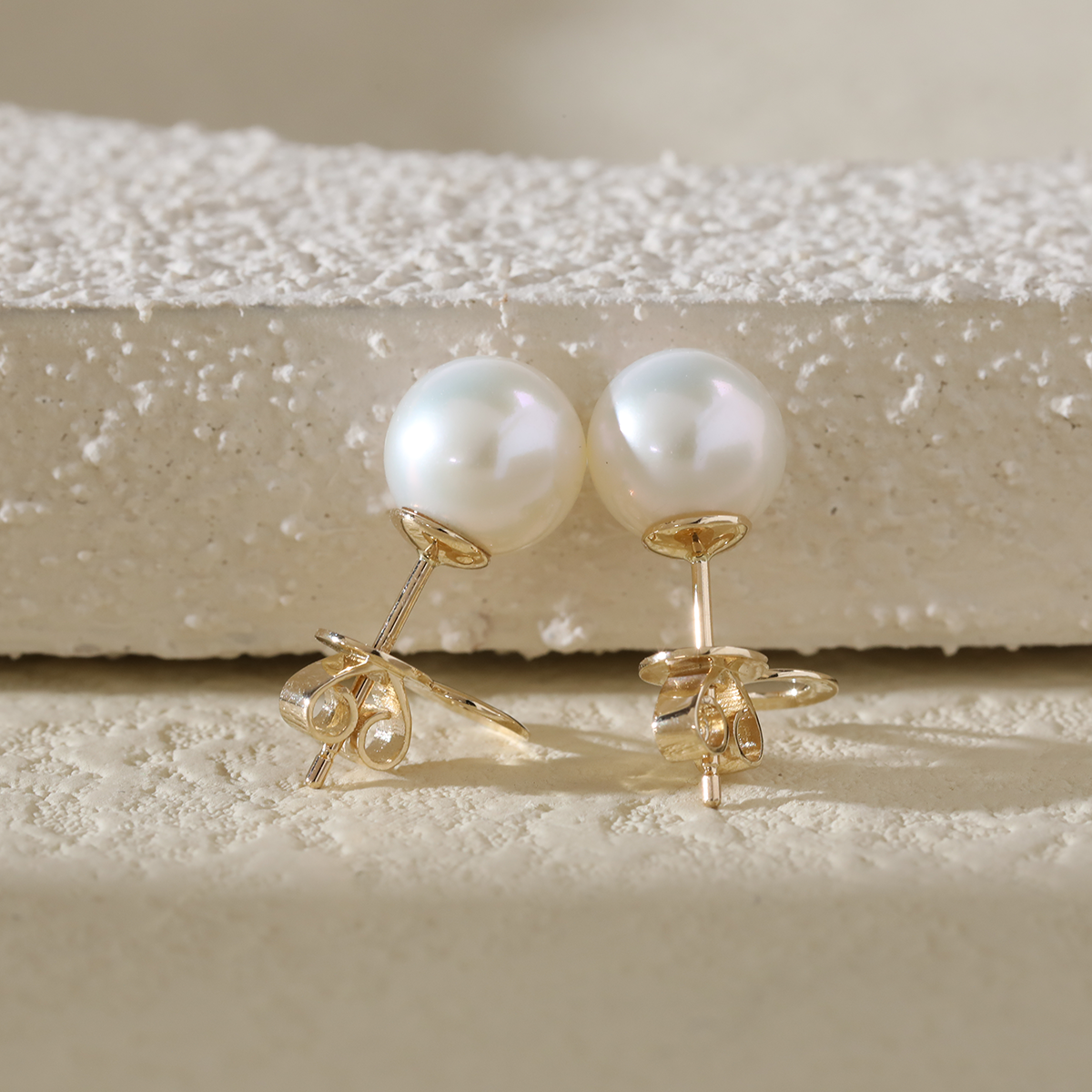 14K Yellow Gold Near-round Fresh-water Pearl Etud Earrings
