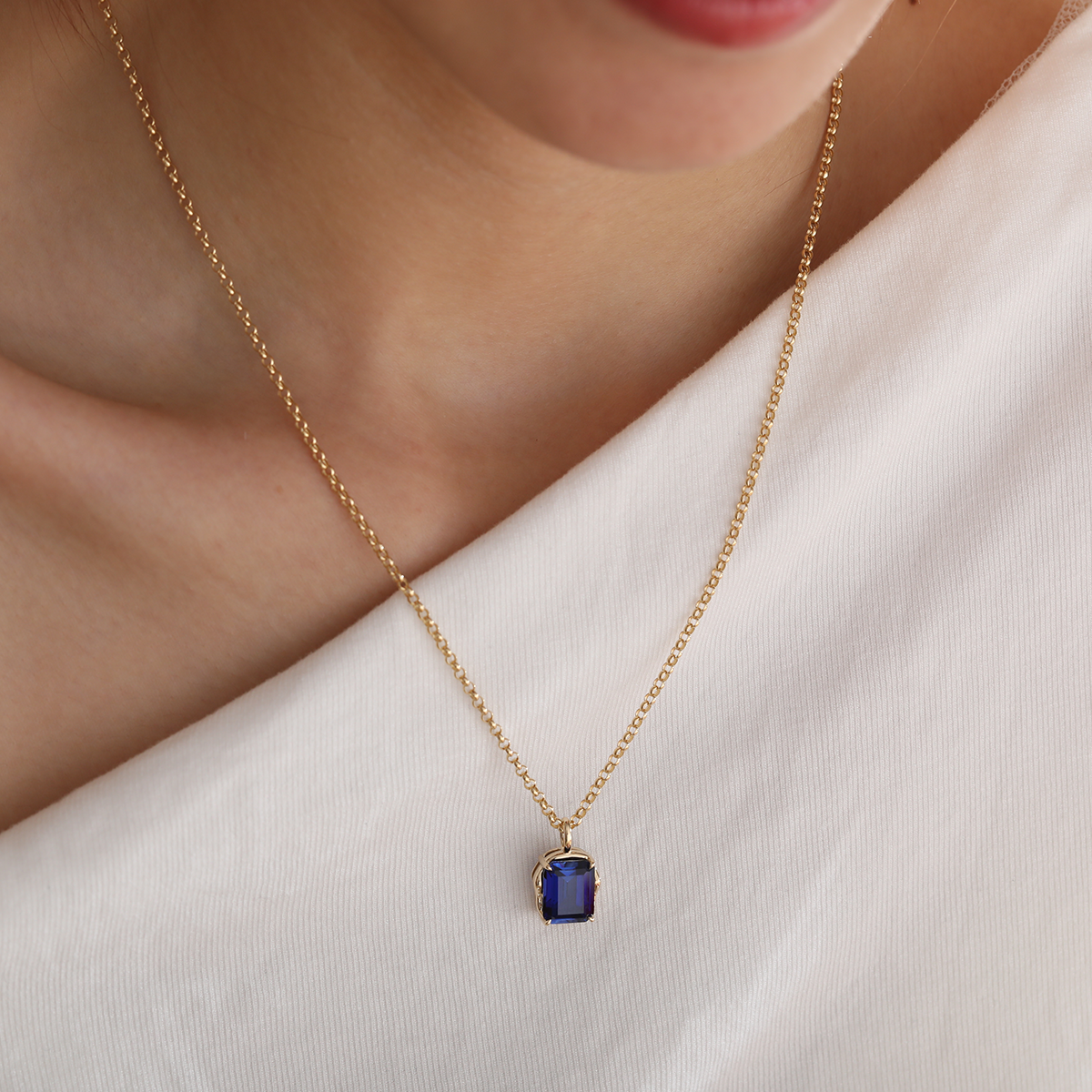 14K Yellow Gold 4.5ct Emerald Cut Lab Sappire Freeform Base Pendant Necklace