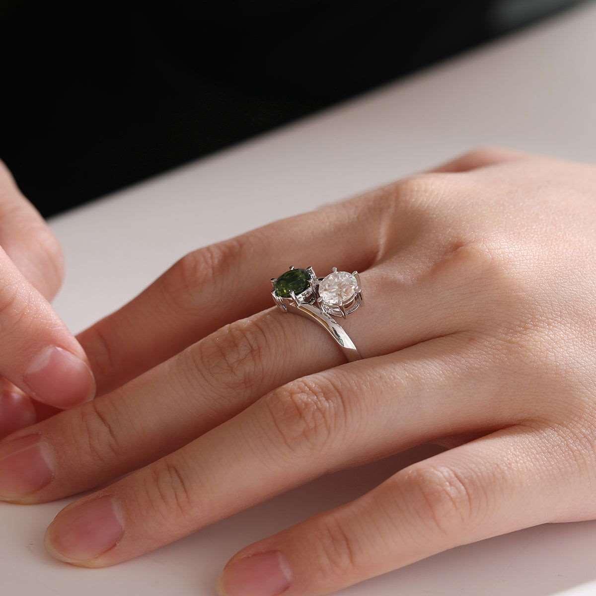 18K White Gold Round Cut Lab Diamond & Peridot Toi et Moi Ring - FIORESE JEWELRY