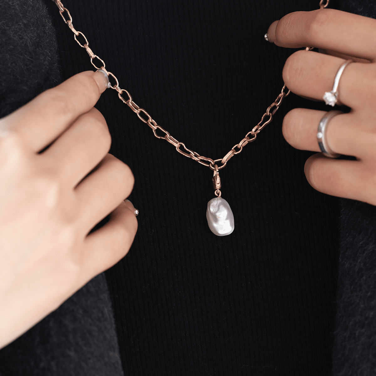 18K Yellow Gold Baroque Pearl Pendant Necklace with Handcrafted Irregular-Shaped Chain