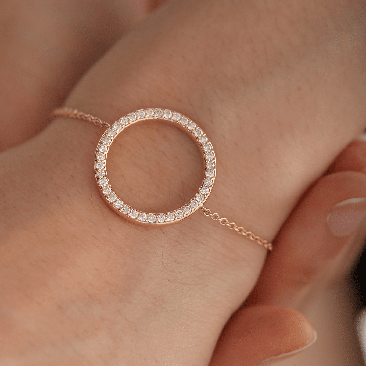 Round Lab Diamond Ring-Shaped Pave Pendant Chain Bracelet
