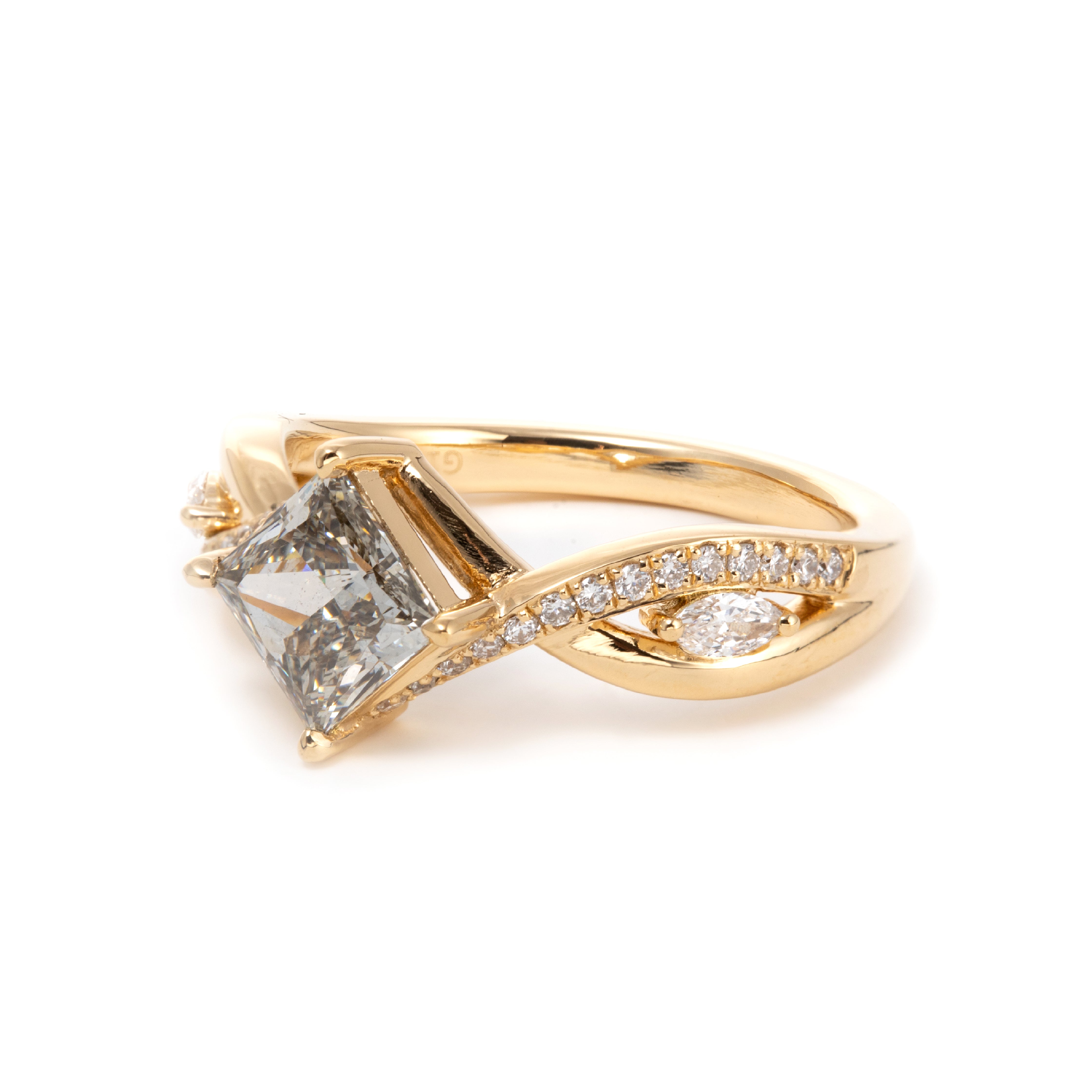 18K Yellow Gold 1.5ct Princess Cut Lab Diamond 4 Claw Prongs Vintage Ring with Round and Marquise Cut Lab Diamond Side-stones