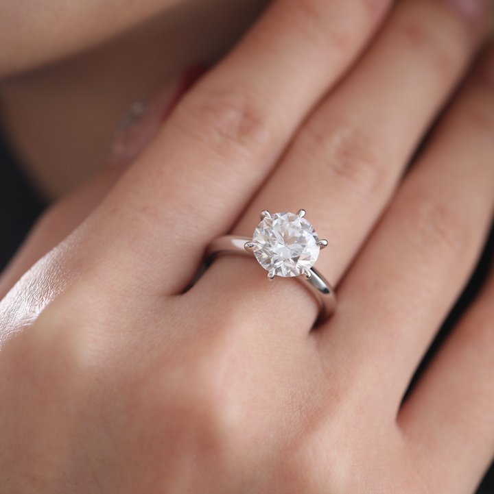 Round-Cut Diamond Solitaire Engagement Ring with Six-Claw Prongs and Knife-Edge Band