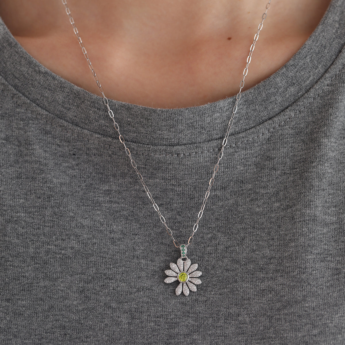14K White Gold Daisy Pendant Necklace