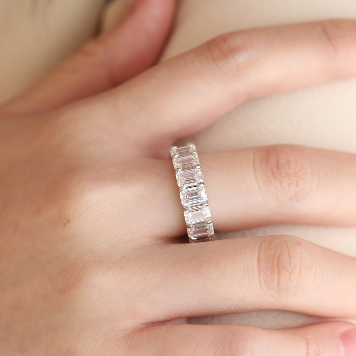 6*4mm Emerald Cut Lab Diamond Shared Claw Prong Basket Eternity Ring