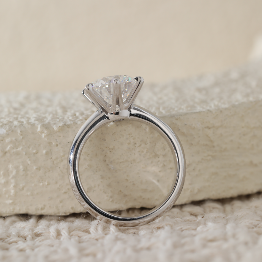 Round-Cut Diamond Solitaire Engagement Ring with Six-Claw Prongs and Knife-Edge Band