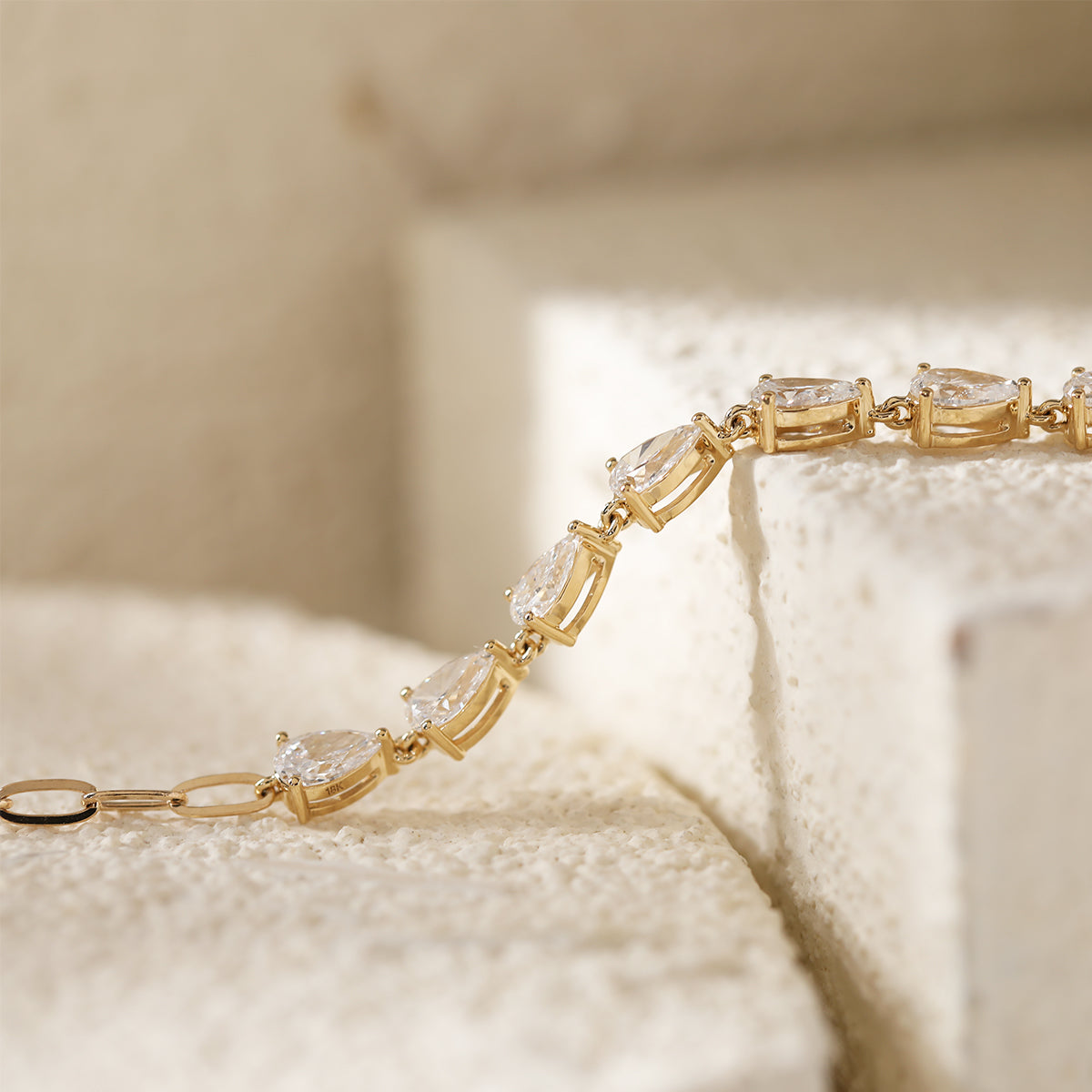18K Yellow Gold Pear Lab Diamond 9 Stone Chain Bracelet
