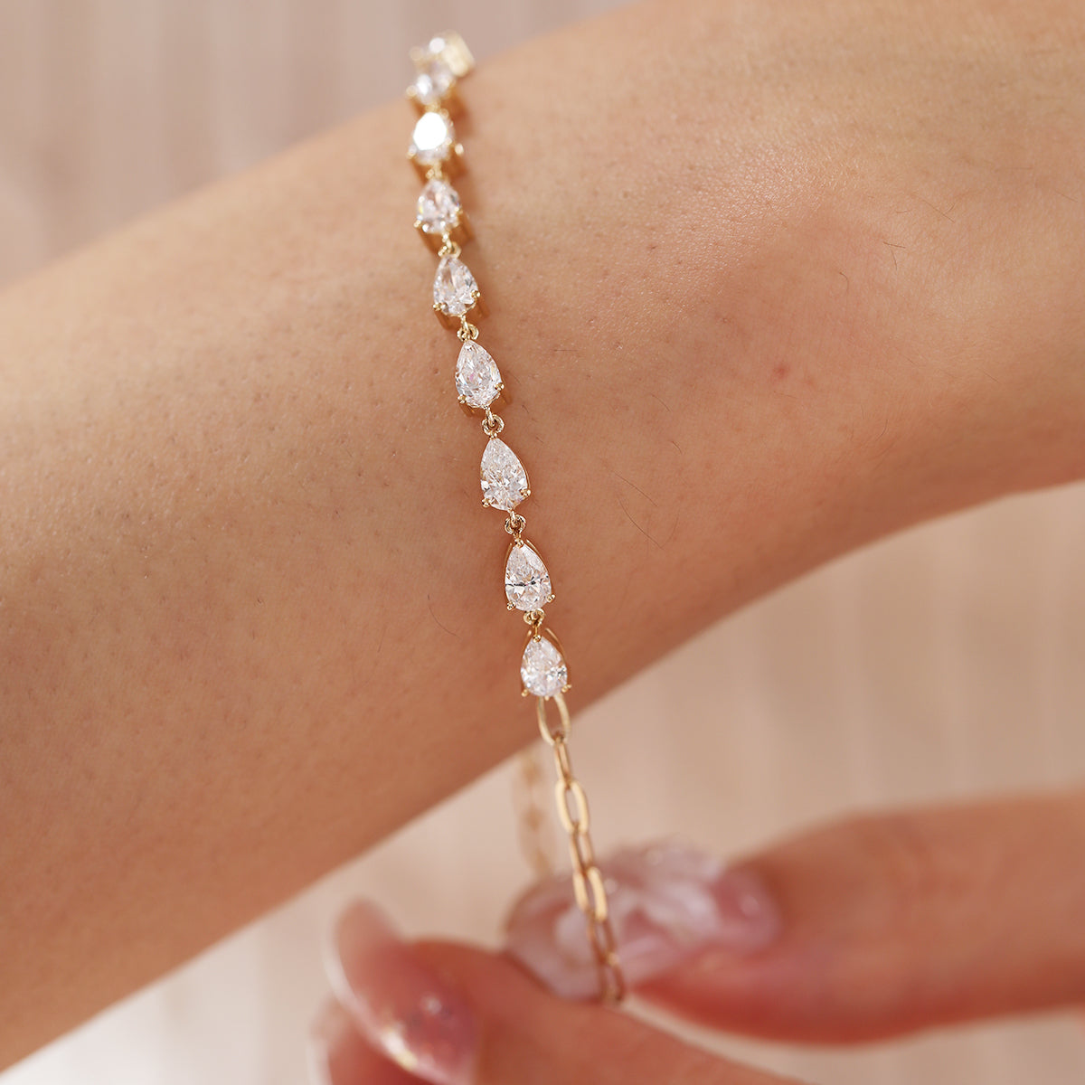 18K Yellow Gold Pear Lab Diamond 9 Stone Chain Bracelet