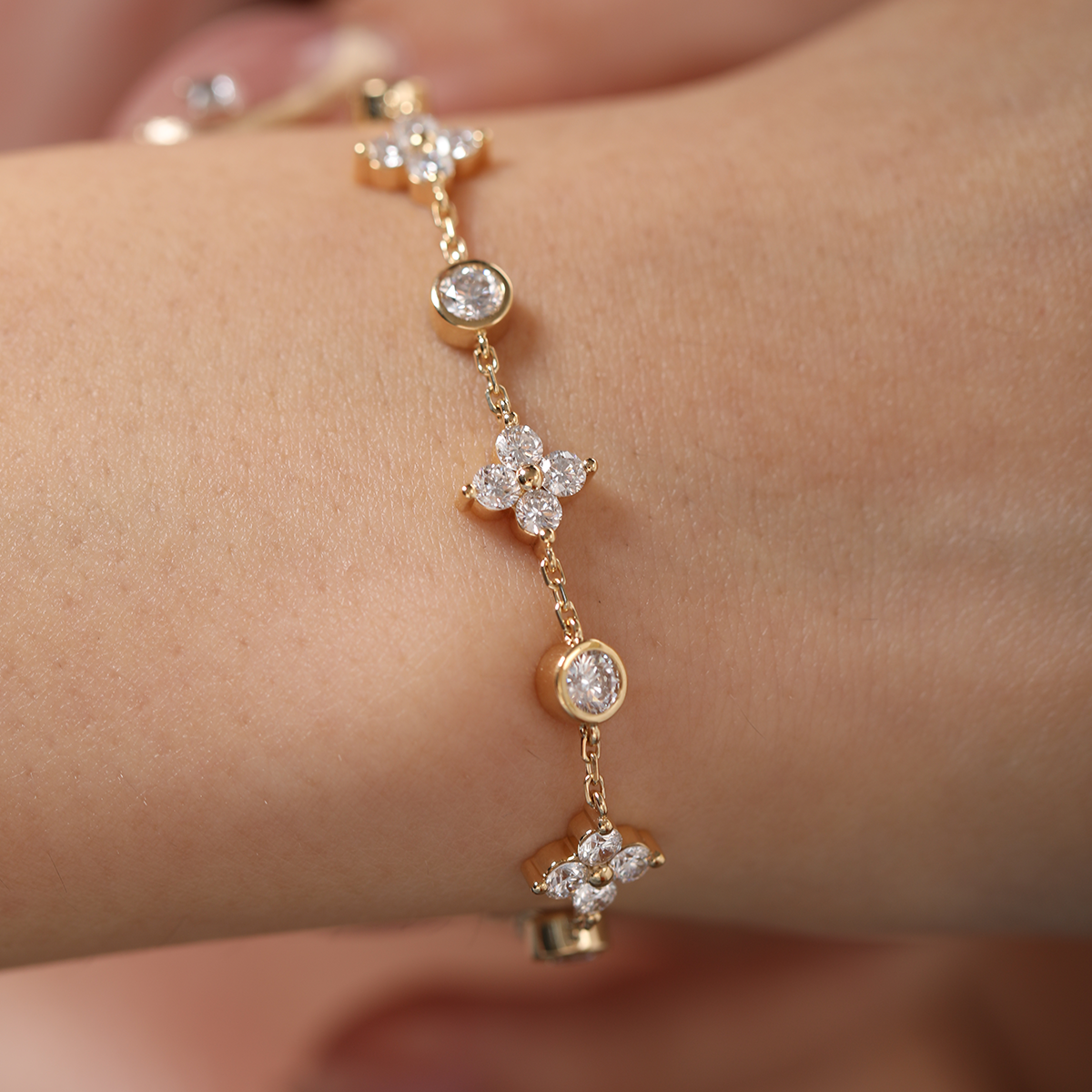 18K Yellow Gold Round Lab Diamond Fancy Shape Station Bracelet