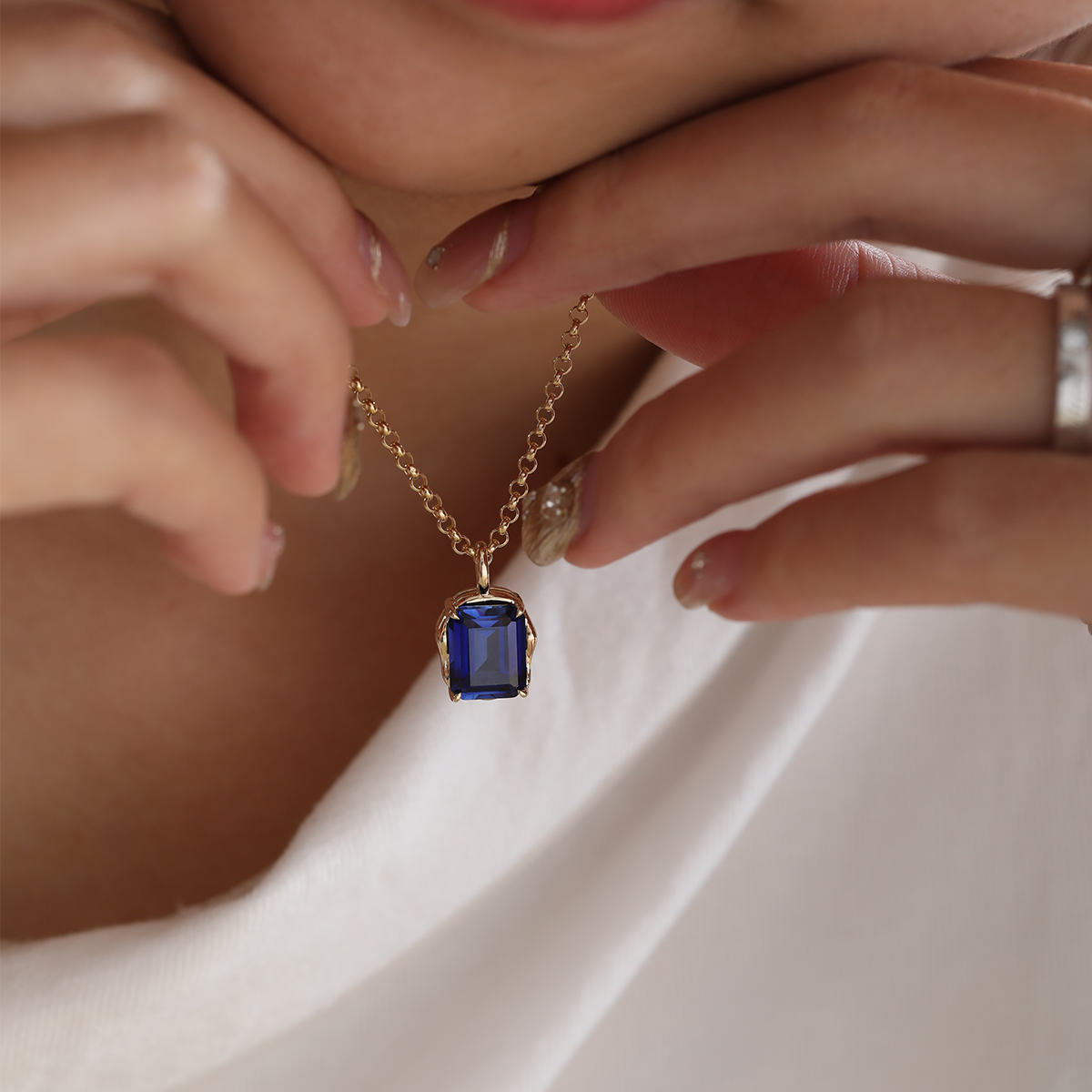 14K Yellow Gold 4.5ct Emerald Cut Lab Sappire Freeform Base Pendant Necklace