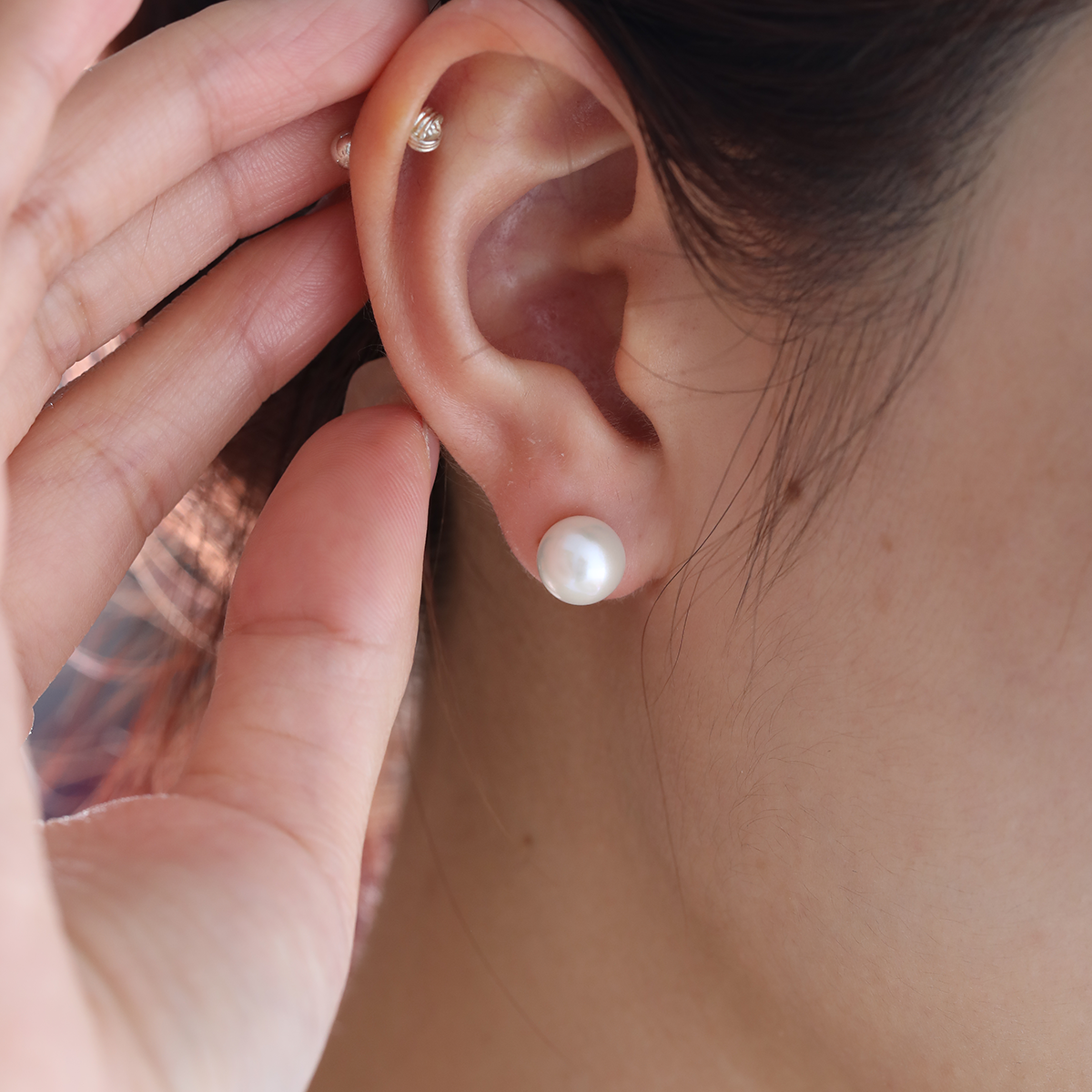 14K Yellow Gold Near-round Fresh-water Pearl Etud Earrings